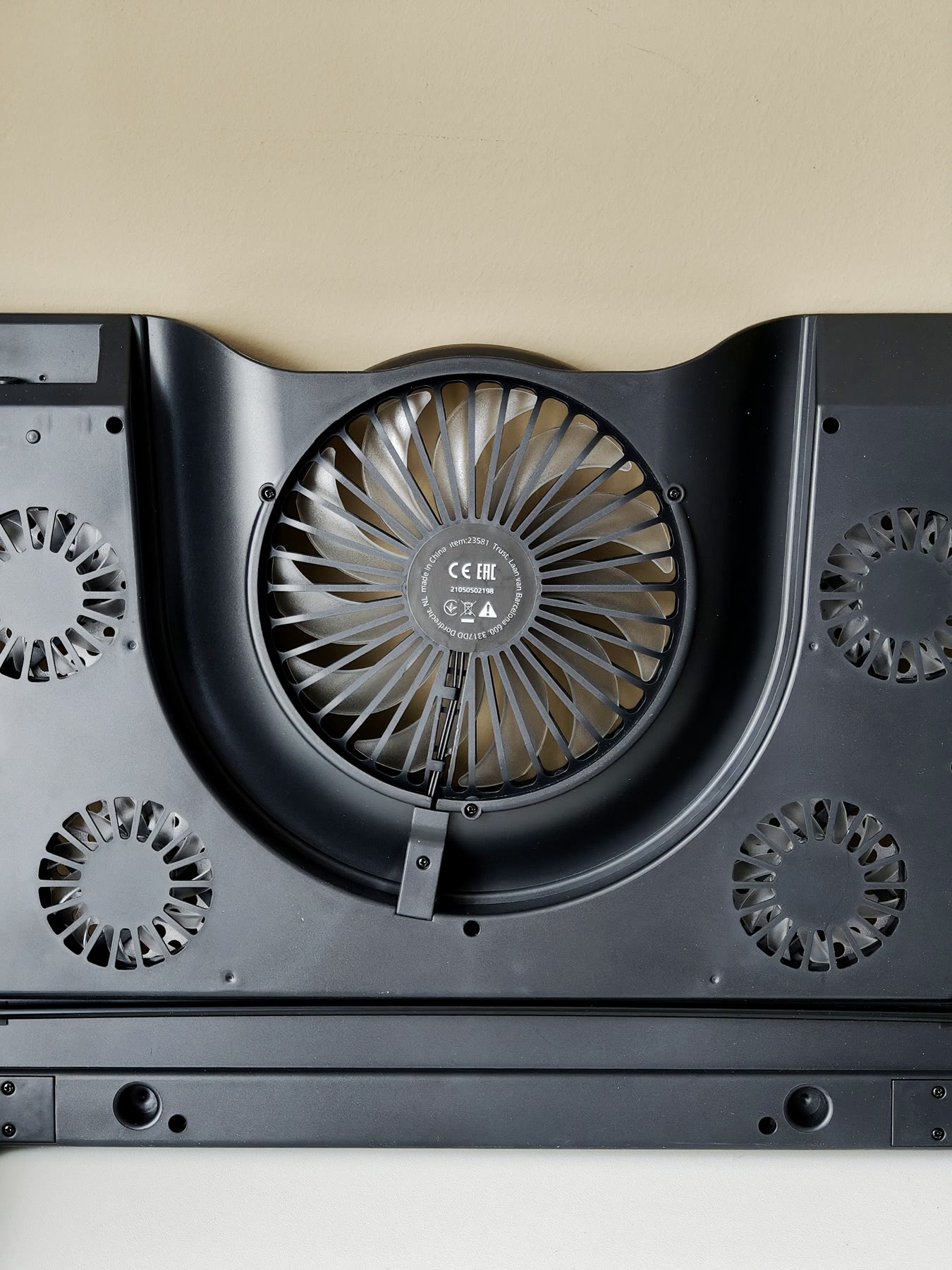 Охлаждающая подставка Trust GXT 1125 Quno 8
