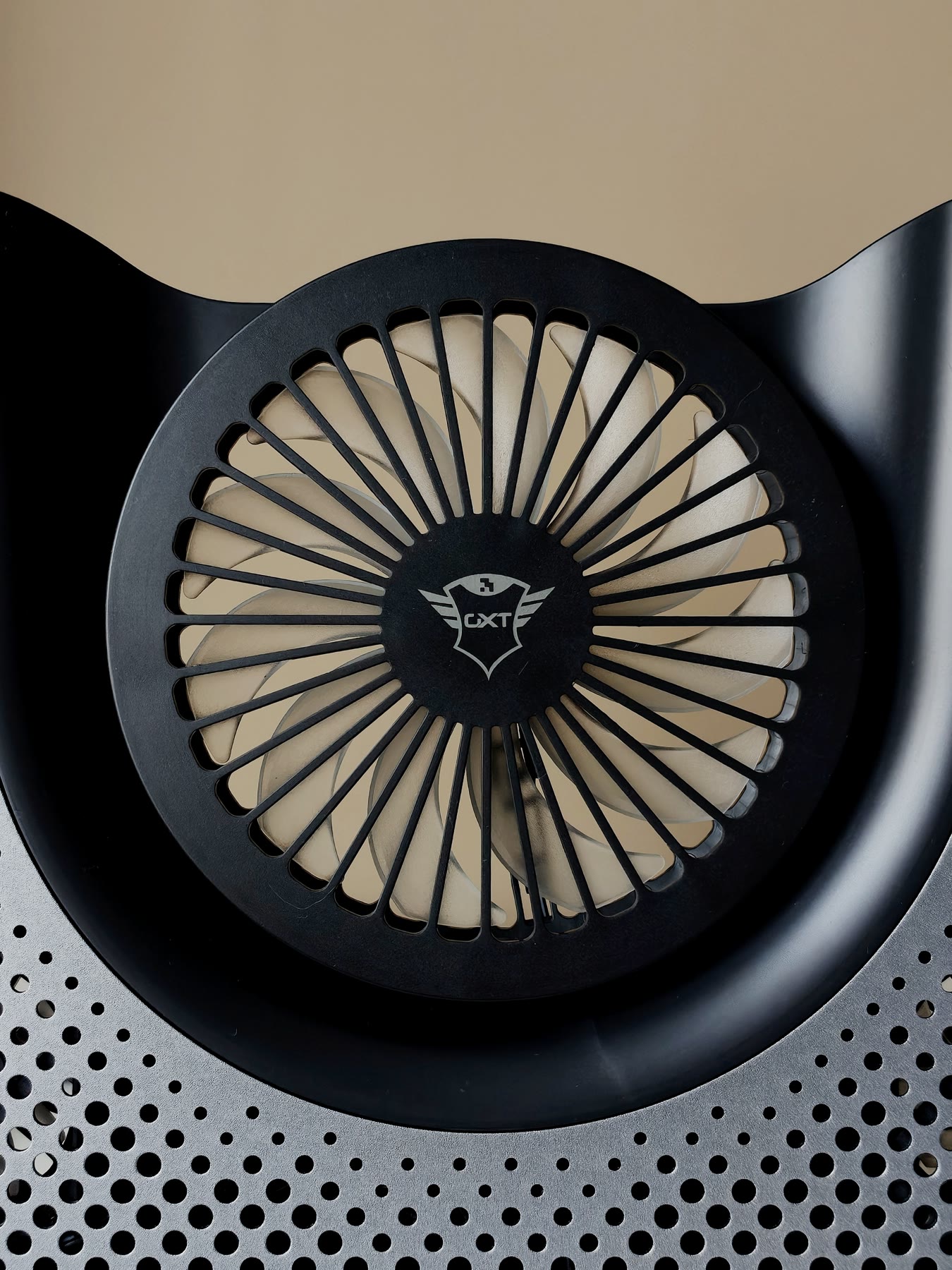 Охлаждающая подставка Trust GXT 1125 Quno 9