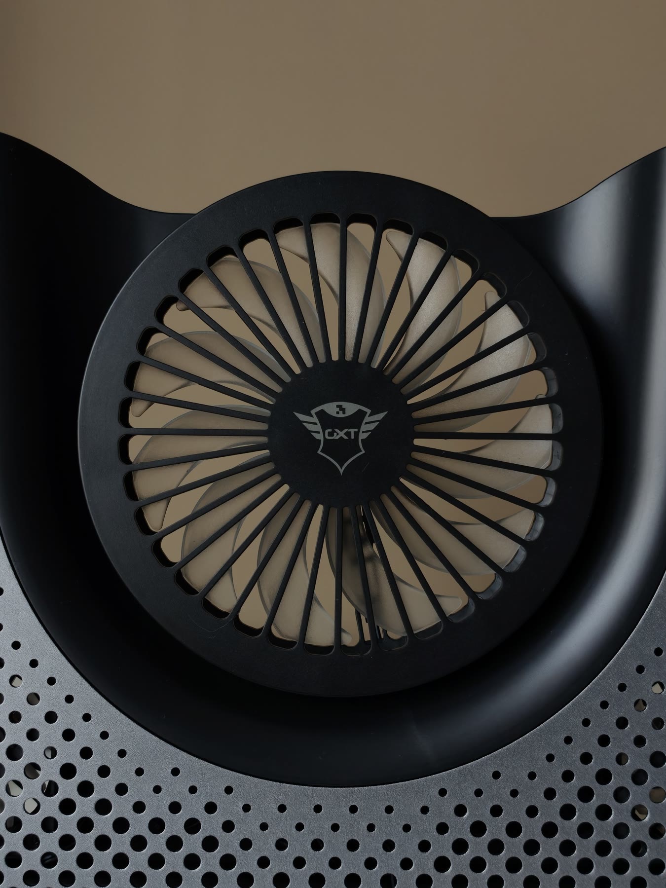Охлаждающая подставка Trust GXT 1125 Quno 3