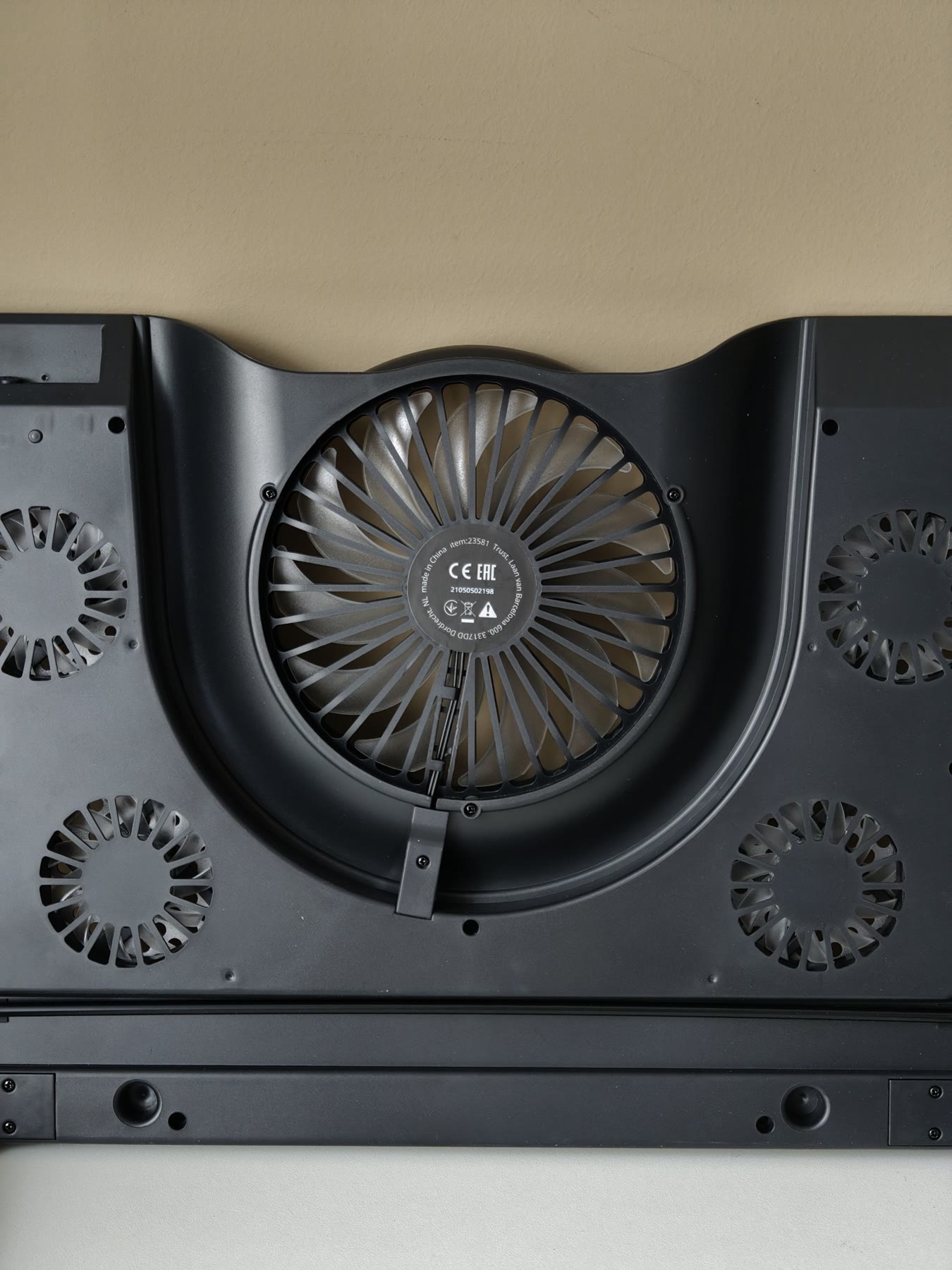 Охлаждающая подставка Trust GXT 1125 Quno 5