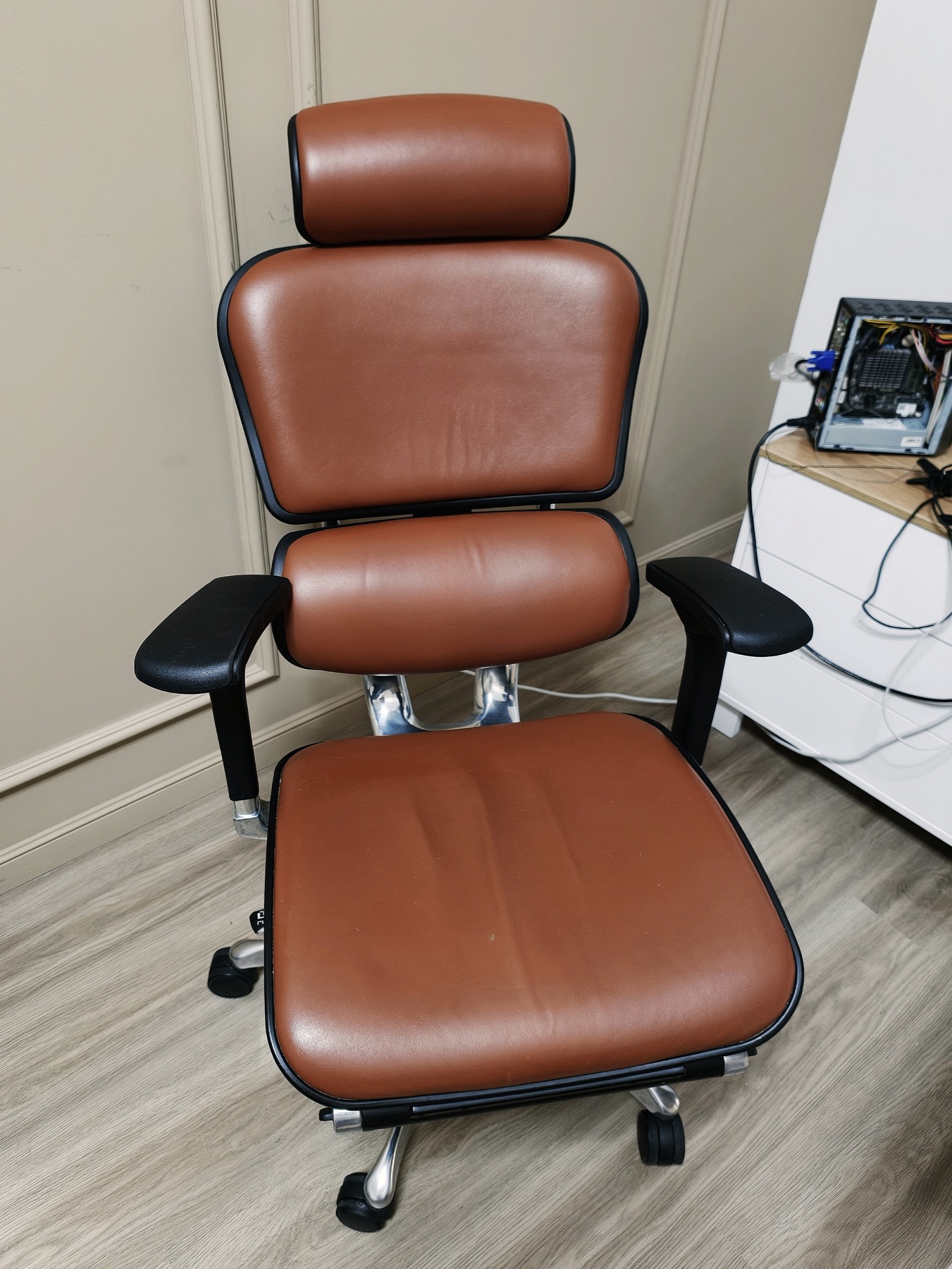 Кресло Ergohuman Plus Lux из натуральной кожи 1